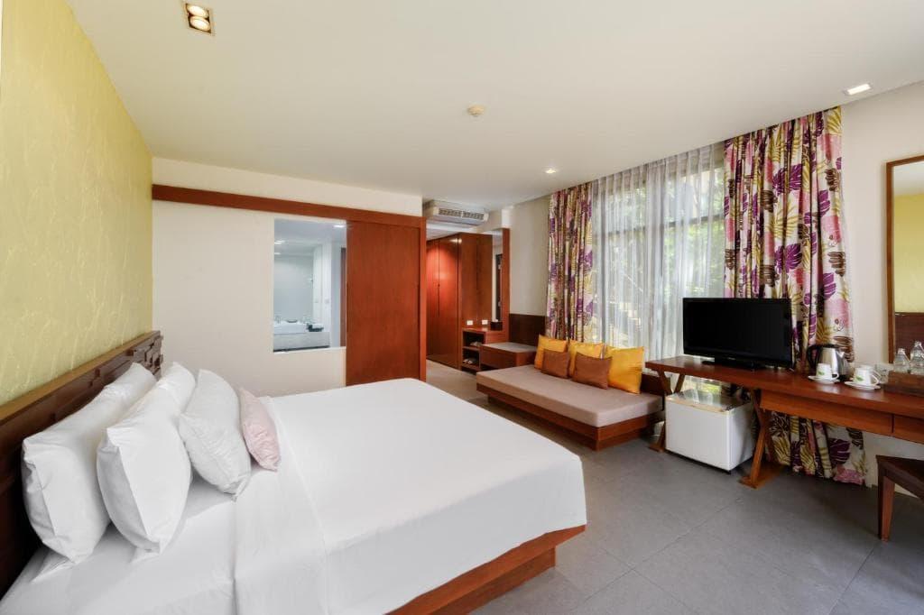 ديلوكس على المسبح