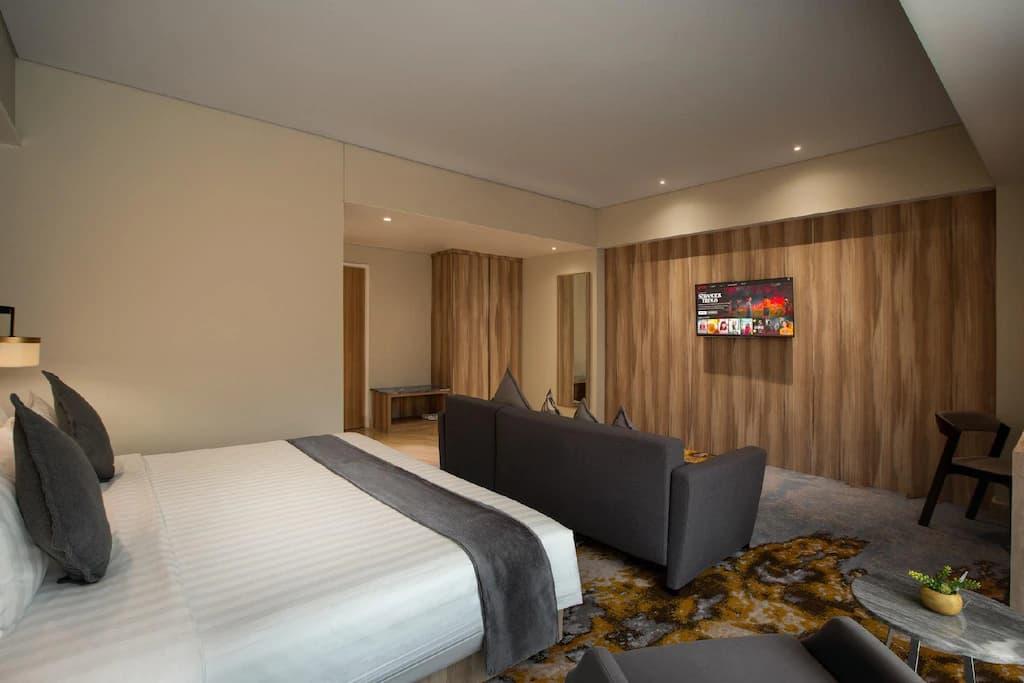 جناح جونيور	