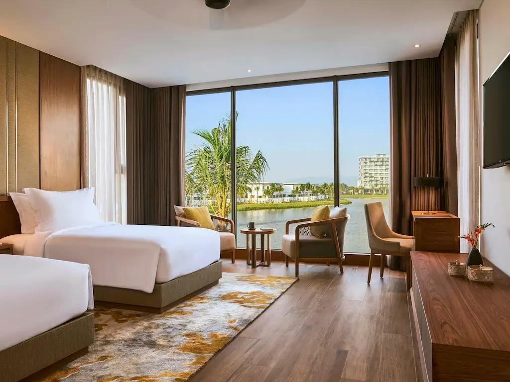 فيلا 3 غرف نوم مع مسبح خاص وإطلالة على البحيرة